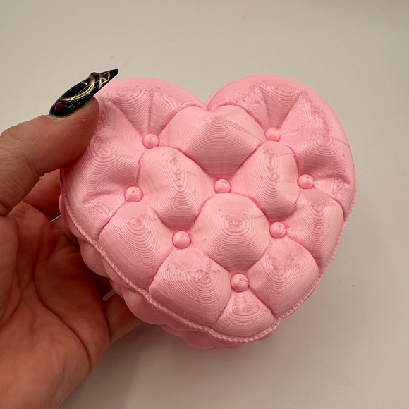 Pink Heart-Shaped 3D Printed Jewelry Box with Moissonite Earrings - Picture 7 of 8